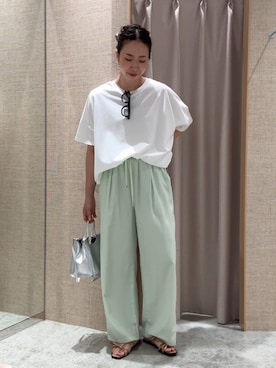 「Jena espace merveilleux(ジェナ エスパスメルヴェイユ)の【ポンチョシルエットで可愛い/大人Tシャツ】バックテープカットソー(Tシャツ/カットソー、ホワイト系)」を使った、akane.mさん(レディース・162cm)の夏コーディネート