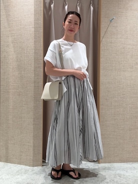 「Jena espace merveilleux(ジェナ エスパスメルヴェイユ)の【大好評につき再入荷】【サラサラ素材で涼しく着れる】ビッグ変形Tシャツ(Tシャツ/カットソー、ホワイト系)」を使った、akane.mさん(レディース・162cm)の夏コーディネート