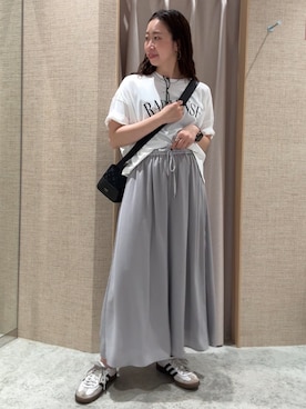「Jena espace merveilleux(ジェナ エスパスメルヴェイユ)のロゴシルケットCS(Tシャツ/カットソー、ホワイト系)」を使った、akane.mさん(レディース・162cm)の春コーディネート