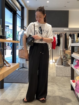「Jena espace merveilleux(ジェナ エスパスメルヴェイユ)のロゴシルケットCS(Tシャツ/カットソー、ホワイト系)」を使った、akane.mさん(レディース・162cm)の春コーディネート