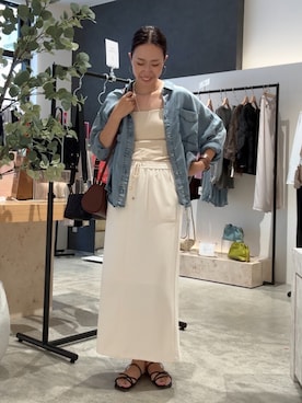 「Jena espace merveilleux（ジェナ　エスパスメルヴェイユ）の【シリーズ累計販売枚数1万枚突破！】テンセルデニムシャツ（シャツ/ブラウス、ブルー系）」を使った、akane.mさん（レディース・162cm）の夏コーディネート