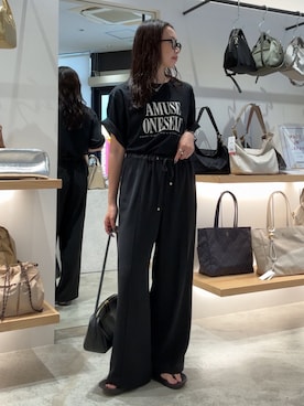 「Jena espace merveilleux（ジェナ　エスパスメルヴェイユ）の〈7/17インスタライブご紹介アイテム〉【接触冷感】ロゴスムースTシャツ（Tシャツ/カットソー、ブラック系）」を使った、akane.mさん（レディース・162cm）の夏コーディネート
