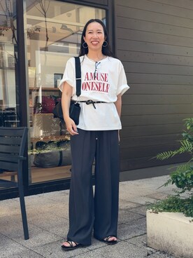 「Jena espace merveilleux（ジェナ　エスパスメルヴェイユ）の〈7/17インスタライブご紹介アイテム〉【接触冷感】ロゴスムースTシャツ（Tシャツ/カットソー、ホワイト系）」を使った、akane.mさん（レディース・162cm）の夏コーディネート