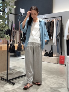 「Jena espace merveilleux（ジェナ　エスパスメルヴェイユ）のビッグカフスデニムシャツ（シャツ/ブラウス、ブルー系）」を使った、akane.mさん（レディース・162cm）の夏コーディネート