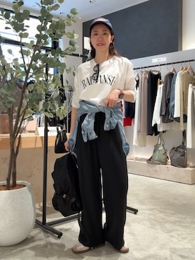 「Jena espace merveilleux(ジェナ エスパスメルヴェイユ)のロゴシルケットCS(Tシャツ/カットソー、ホワイト系)」を使った、akane.mさん(レディース・162cm)の春コーディネート