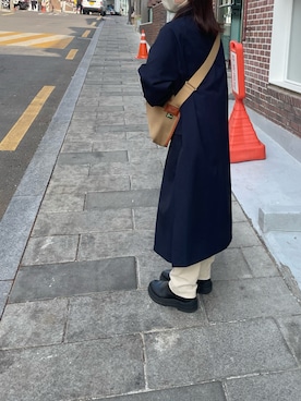 「MACKINTOSH PHILOSOPHY（ﾏｯｷﾝﾄｯｼｭ ﾌｨﾛｿﾌｨｰ）のアイテム（ステンカラーコート）」を使った、チャーリーさん（レディース・158cm）の夏コーディネート