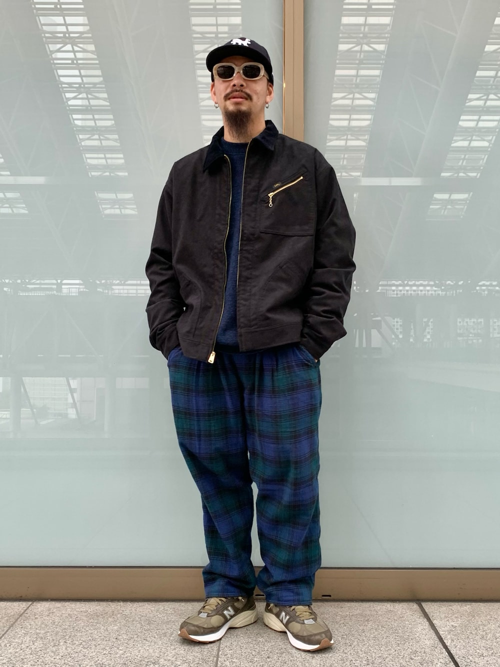 「ビッグシルエット、シンプル、グリーン、キャップ、サングラス、スニーカーコーデ、休日スタイル、厚底シューズ、シンプルコーデ、メガネ男子、チェック柄に恋してる、マイベストコーデ2021」｜「NEW BALANCEの＜New Balance＞ M9919LP UK/スニーカー（スニーカー、ブラウン系）」を使った、Bamba Paripariさん（メンズ・168cm）の冬コーディネートの1枚目の写真