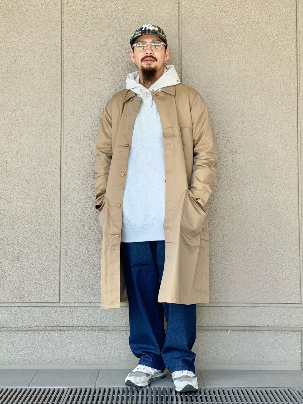 「ビッグシルエット、休日スタイル、秋のコーデ、秋服準備はじめました、大人コーデ、オーバーサイズ、秋冬コーデ、ストリート、スニーカー、キャップ、サングラス」｜「NEW BALANCEのM998（スニーカー、グレー系）」を使った、Bamba Paripariさん（メンズ・168cm）の秋コーディネートの1枚目の写真