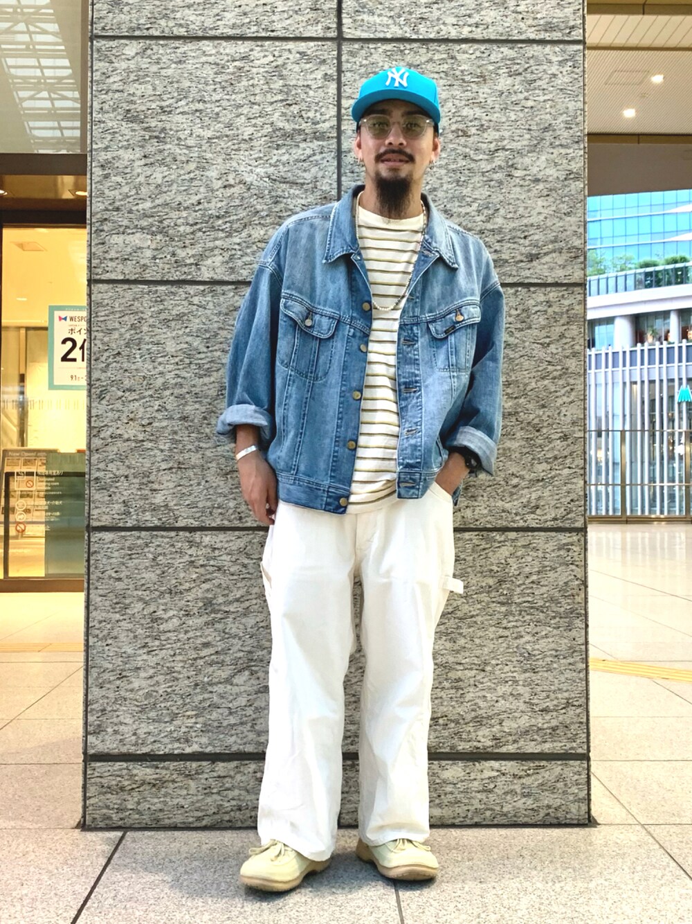 「ビッグシルエット、ボーダー、秋のコーデ、休日スタイル、シンプルコーデ、メガネ男子、低身長、秋服準備はじめました、秋トレンド2021」｜「crocsのCrocs × BAL × BEAMS T / 別注 Classic Clog（サンダル、ベージュ系）」を使った、Bamba Paripariさん（メンズ・168cm）の秋コーディネートの1枚目の写真