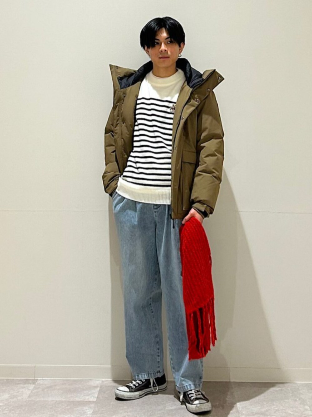 「SHIPS、SHIPS Colors、ボーダー、デニム、ブルゾン、ワイドパンツ」｜「SHIPS ColorsのSHIPS Colors:〈撥水・防風〉ALL WEATHER 中綿 フード ブルゾン（ブルゾン、イエロー系）」を使った、藤井さん（メンズ・171cm）の冬コーディネートの1枚目の写真