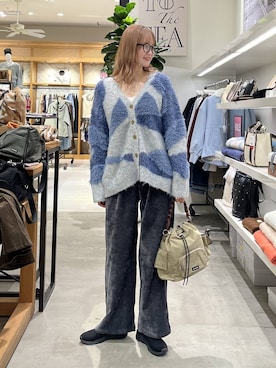 「BAYFLOW（ベイフロー）のアイテム（パンツ）」を使った、Haruneさん（レディース・167cm）の冬コーディネート