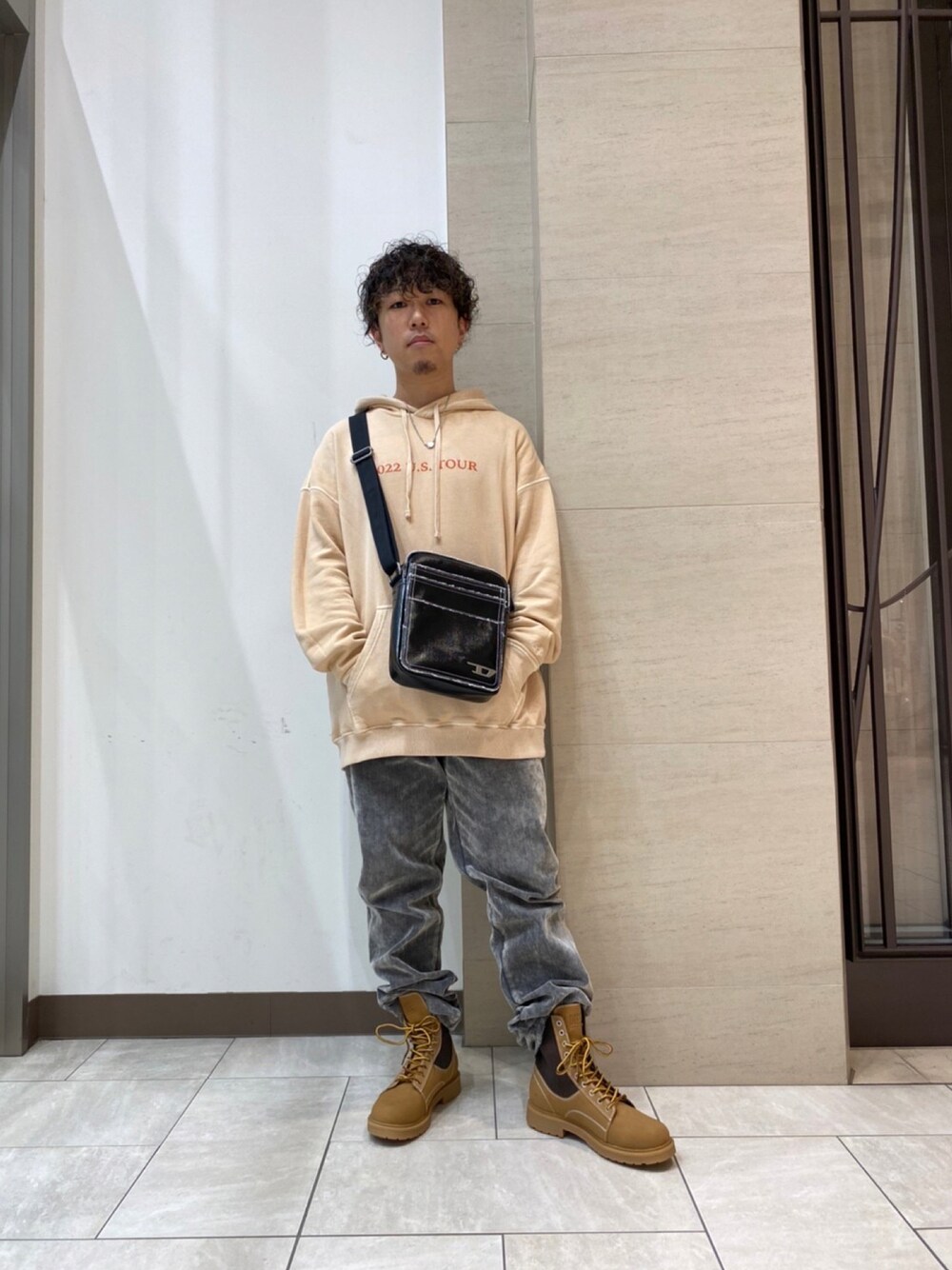 「12月」｜「DIESELのメンズ パーカー フーディー（パーカー、ベージュ系）」を使った、GENTAさん（メンズ・170cm）の冬コーディネートの1枚目の写真