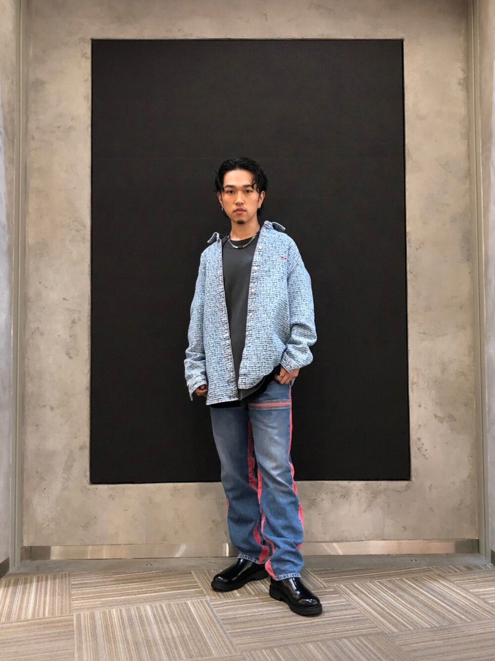 「10月、ディーゼル、DIESEL、Diesel、デニムシャツ、デニムコーデ、モノグラム、ジャガード」｜「DIESELのアイテム（シャツ/ブラウス、ブルー系）」を使った、GENTAさん（メンズ・170cm）の秋コーディネートの1枚目の写真