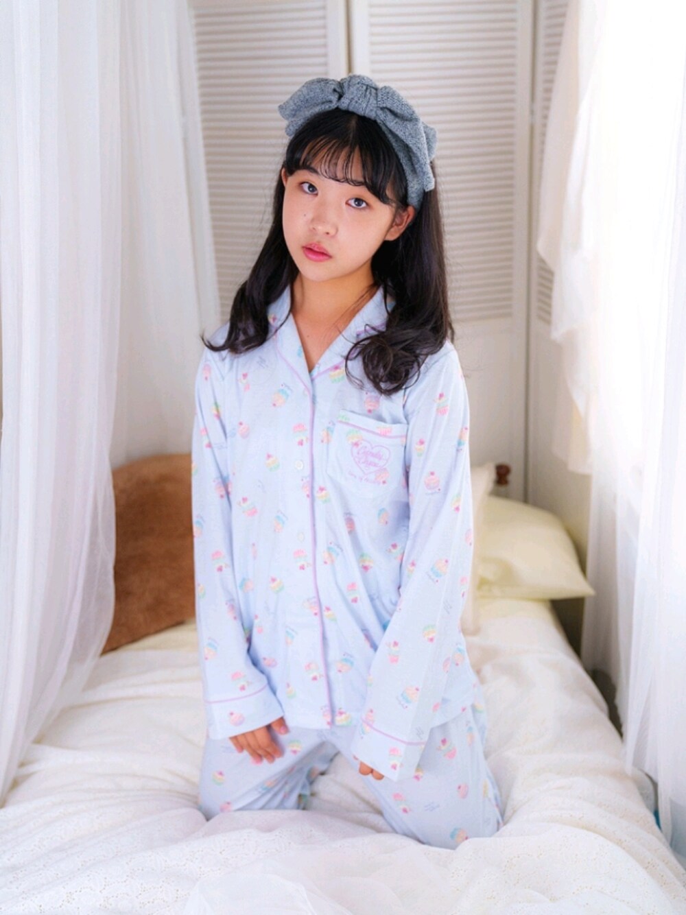 「パジャマ、ルームウェア、キャンチュウコーデ、パジャマコーデ、ジュニア、ジュニアコーデ、キャンディチュウ、candychuu第2期アンバサダー、小学生、小学生コーデ、モデル、150cm、150cmコーデ、女の子、女の子コーデ」｜「Candychuuのカップケーキ柄ルームウェアセット（ルームウェア/パジャマ、ブルー系）」を使った、FUKAさん（キッズ・150cm）の秋コーディネートの1枚目の写真