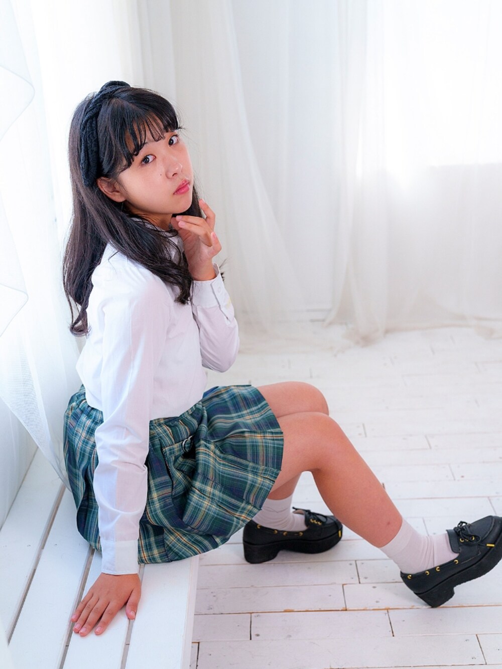 「だから秋服が好き、制服、制服風コーデ、小学生、スクールガール、スクールテイスト、カジュアルコーデ、女の子コーデ、女の子、プリーツスカート、シャツスタイル、candychuu、キャンチュウコーデ、キャンディチュウ、candychuu第2期アンバサダー」｜「repipi armarioのアイテム（シャツ/ブラウス、ホワイト系）」を使った、FUKAさん（キッズ・150cm）の秋コーディネートの1枚目の写真