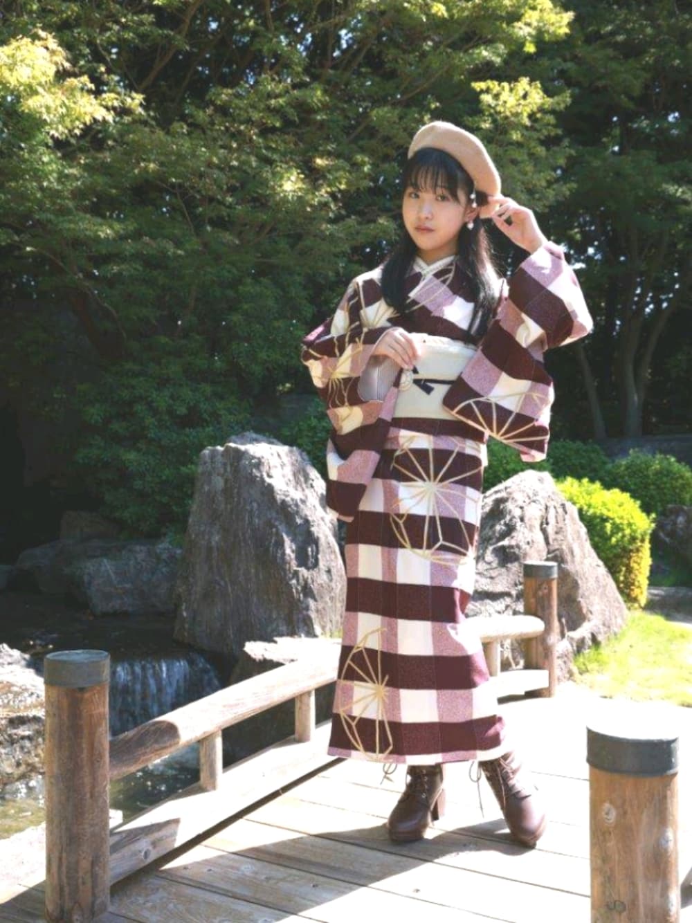 「着物、着物コーデ、着物女子、JS6、パープル、パープルコーデ、モダン、モダンガール、ジュニア、公園、日本庭園、和装、和装ヘア、和装小物、秋コーデ」｜「axes femmeのアイテム（ハンチング/ベレー帽、ベージュ系）」を使った、FUKAさん（キッズ・150cm）の秋コーディネートの1枚目の写真