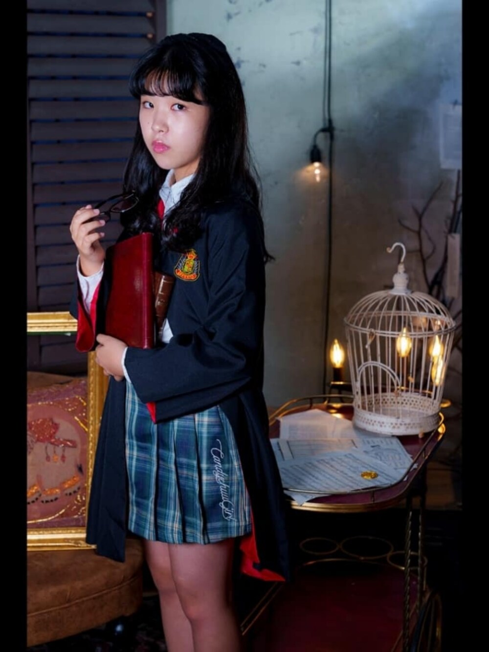 「チェック、スカート、スクールガール、ハロウィン、プリーツスカート、コスプレ、ハリーポッター、学校、女の子コーデ、ハロウィンコーデ、wearhalloween2021、candychuu、キャンチュウコーデ、CCチャージ、candychuu第2期アンバサダー」｜「Catherine Cottageのアイテム（ポンチョ、ブラック系）」を使った、FUKAさん（キッズ・150cm）の秋コーディネートの1枚目の写真