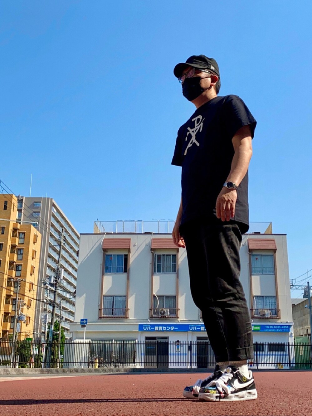 「スニーカー、NIKE、大人コーデ、ストリートコーデ、オトナカジュアル、peaceminusone」｜「PEACEMINUSONEのアイテム（スニーカー、ブラック系）」を使った、hariookaさん（メンズ・174cm）の秋コーディネートの1枚目の写真