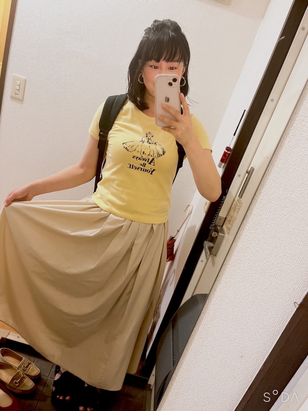 「マリリンモンロー、マリリンモンロー Tシャツ、GU、GUコーデ、GUTシャツ、チビT、ロングスカート、休日スタイル、休日コーデ、お出かけコーデ、真夏のアクティブスタイル、ひまわり畑、ひまわりコーデ、夏、黄色」｜「GUのアイテム（Tシャツ/カットソー、イエロー系）」を使った、ayppp13さん（レディース・162cm）の夏コーディネートの1枚目の写真