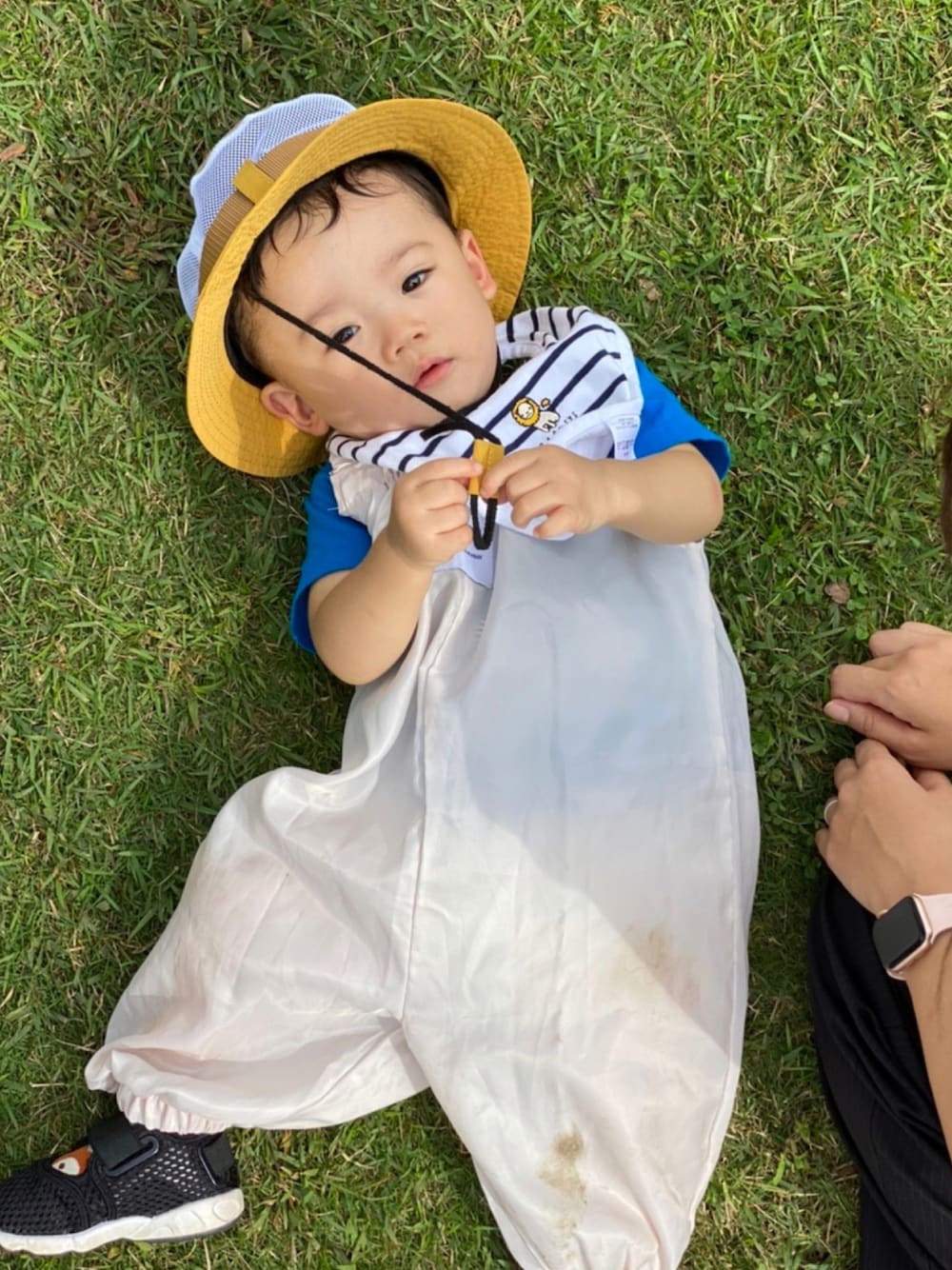 「チェック、休日コーデ、公園、男の子コーデ、ベビーコーデ、お砂場、男の子ベビー」｜「BARNEYS NEWYORKのアイテム（スタイ/よだれかけ、ブルー系）」を使った、aomaru2020さん（キッズ・90cm）の秋コーディネートの1枚目の写真