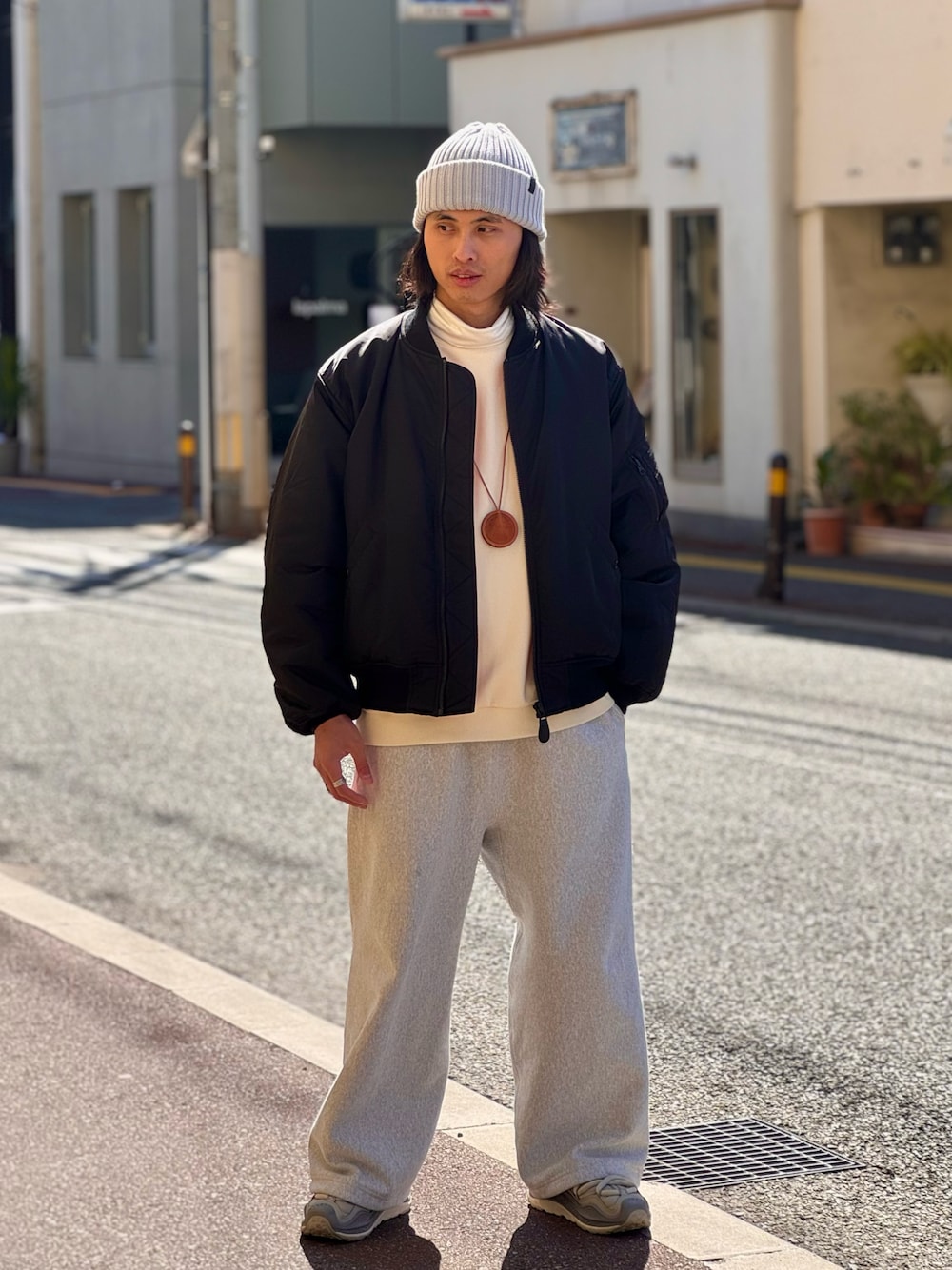 「ootd、outfit、streetstyle、daily look、今日のコーデ、今日の服、冬コーデ、古着MIX」｜「HAREのアイテム（帽子、グレー系）」を使った、kb8526さん（メンズ・173cm）の春コーディネートの1枚目の写真