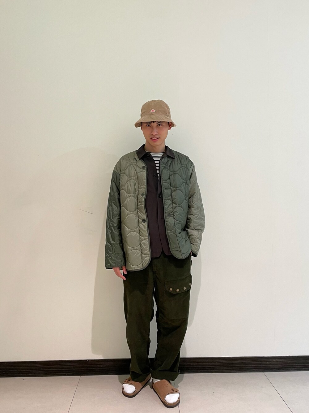 「ootd、fashion、streetstyle、streetsnap、daily look、今日の服、今日のコーデ、秋冬コーデ、冬コーデ」｜「DANTONのアイテム（キャップ、ベージュ系）」を使った、kb8526さん（メンズ・173cm）の秋コーディネートの1枚目の写真