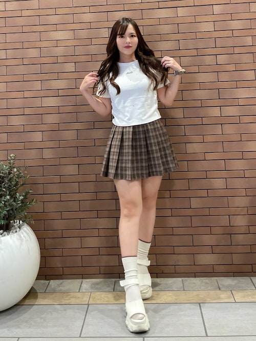 サイドギャザーラインストーン飛ばしプレート付Tシャツ