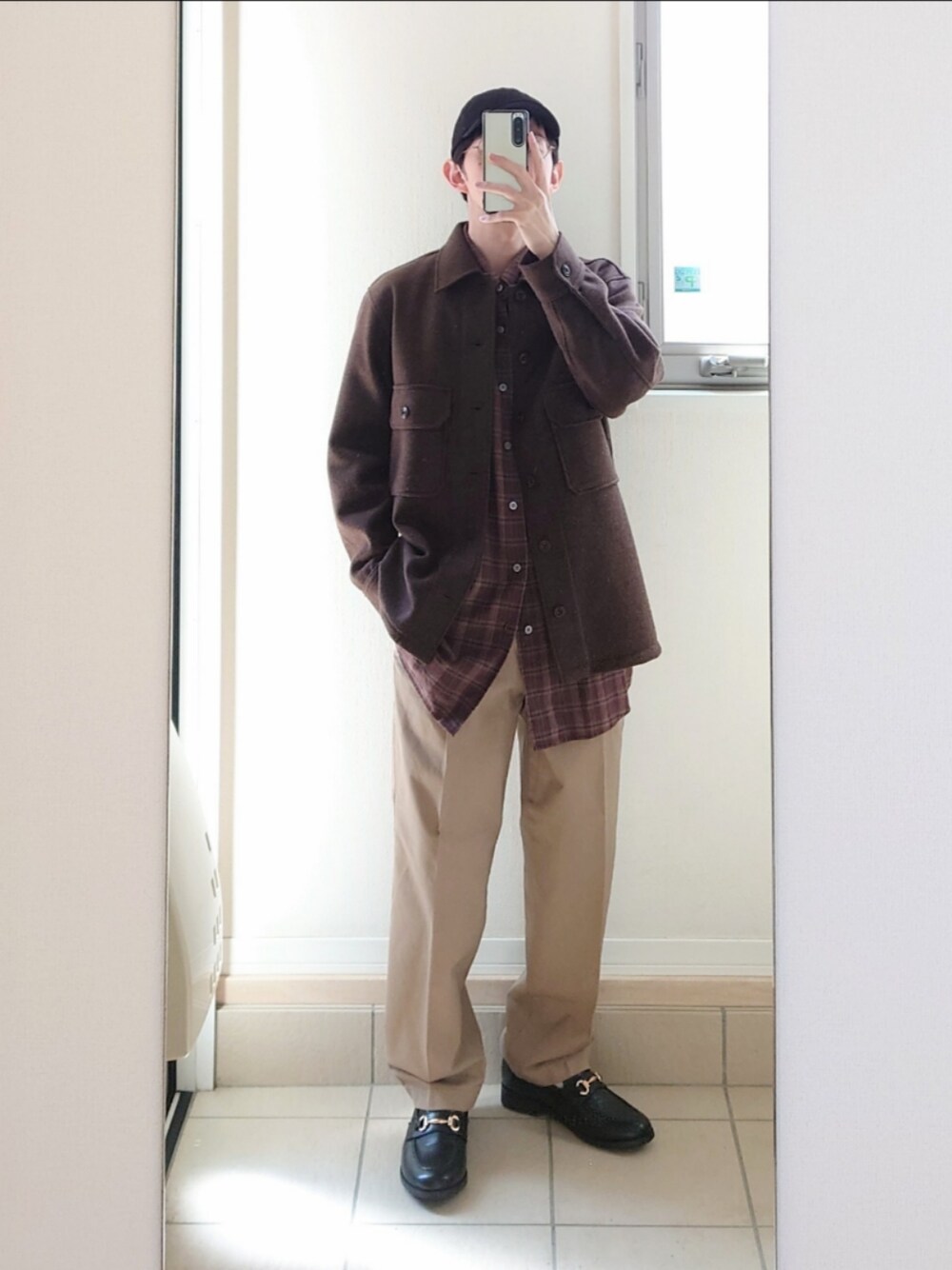 「休日スタイル、大人カジュアル、低身長、低身長コーデ、30代コーデ、今日のコーデ」｜「UNIQLOのアイテム（カバーオール、ブラウン系）」を使った、くろぶちさん（メンズ・167cm）の春コーディネートの1枚目の写真