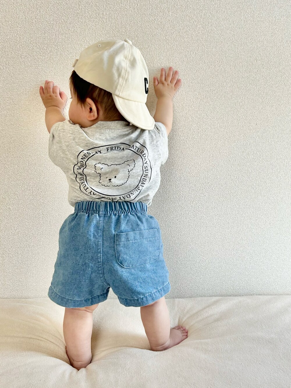 「韓国子供服、夏コーデ、シンプルコーデ、ハーフパンツ、男の子、おとこのこーで、ベビーファッション、おとこのこスタイル、ベビー服、ベビーコーデ、カジュアルコーデ、キャップ、詳細はInstagram、男の子ベビー服、このスタイルがお気に入り」｜「astrum.のアイテム（その他ベビーウェア、グレー系）」を使った、sorucodeさん（キッズ・70cm）の夏コーディネートの1枚目の写真