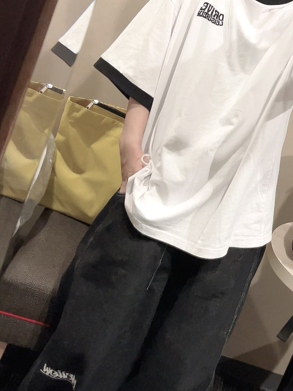 「モノクロ、シンプルコーデ、夏コーデ、ストリートコーデ、ボーイッシュ」｜「WEGOのアイテム（Tシャツ/カットソー、ホワイト系）」を使った、彩琥さん（メンズ・155cm）の夏コーディネートの1枚目の写真