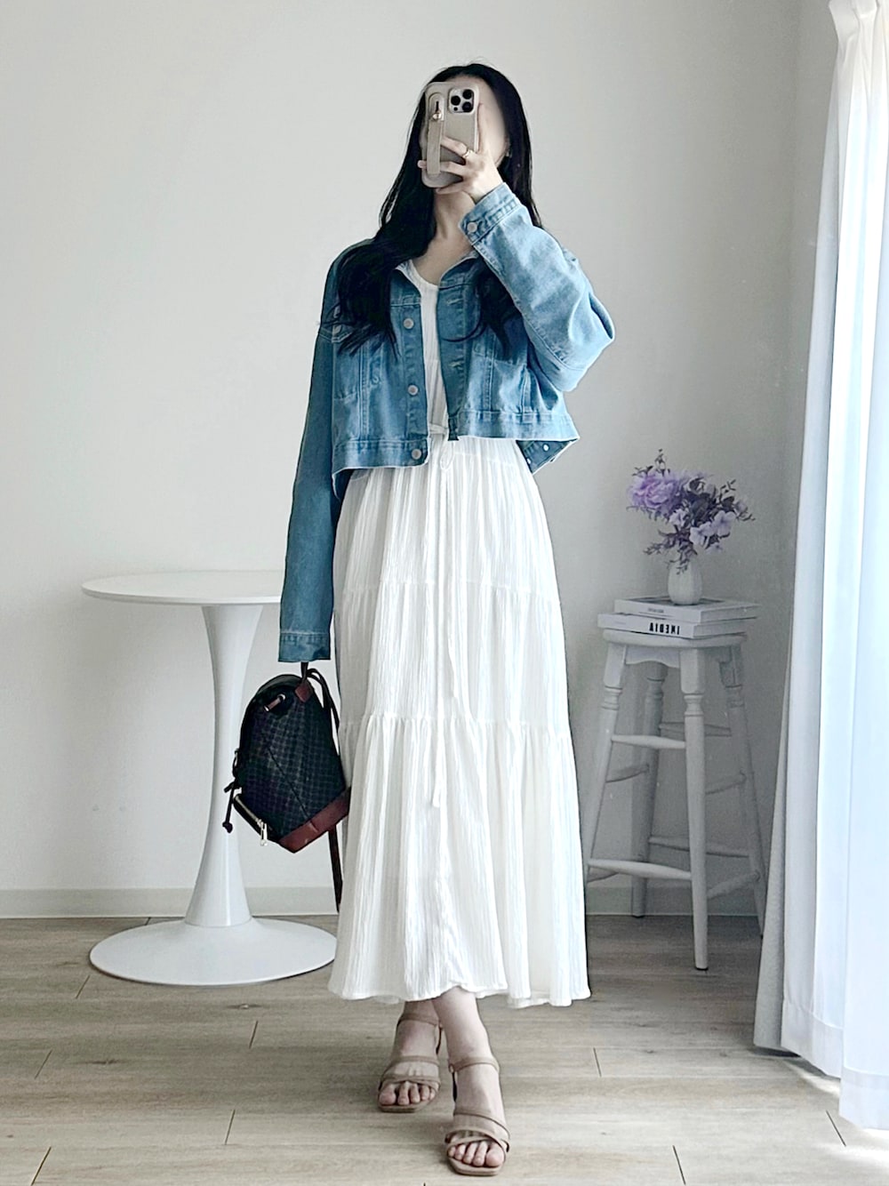 「デニム、デニムジャケット、春服、春コーデ、サンダル、ワンピース、白ワンピース、GRL、viviancollection、vivian」｜「GRLのアイテム（デニムジャケット、ブルー系）」を使った、moniさん（骨格ウェーブ・レディース・165cm）の春コーディネートの1枚目の写真
