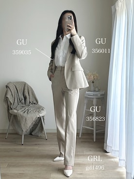 「GU（ジーユー）のアイテム（テーラードジャケット、ベージュ系）」を使った、miiさん（レディース・165cm）の夏コーディネート