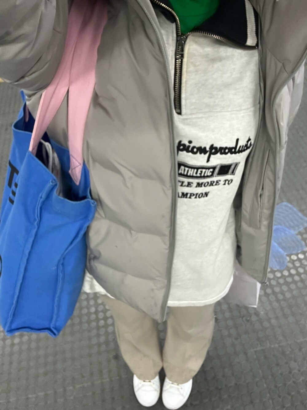 「ラクチンコーデ、お洒落さんとつながりたい」｜「Heatherのアイテム（その他パンツ、ベージュ系）」を使った、AYUMIさん（レディース・159cm）の冬コーディネートの1枚目の写真