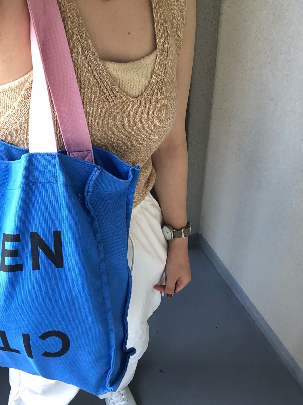 「大人カジュアル、夏コーデ、きれいめカジュアル」｜「しまむらのアイテム（カーゴパンツ、ホワイト系）」を使った、AYUMIさん（レディース・159cm）の夏コーディネートの1枚目の写真