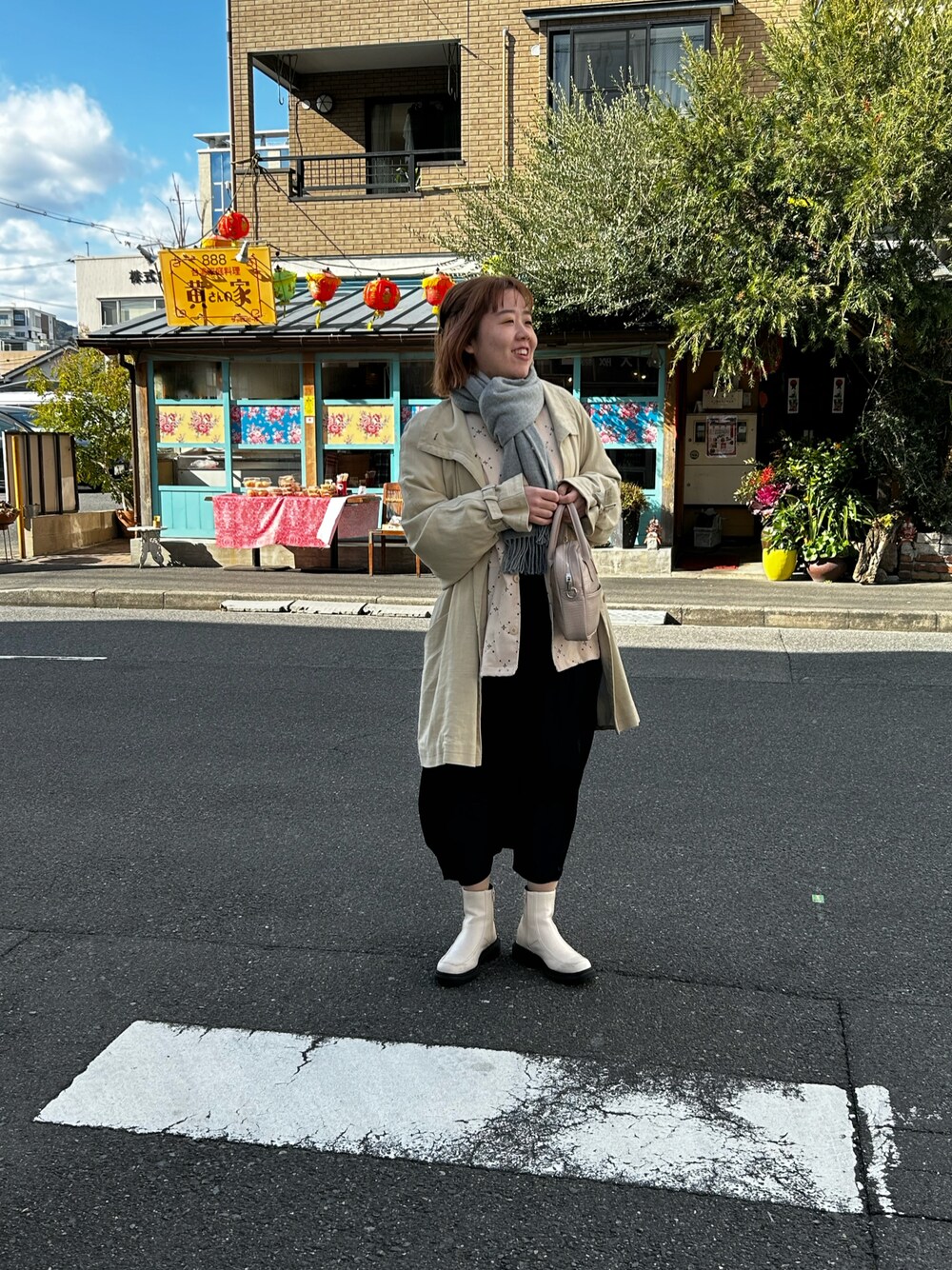 「カジュアルコーデ、大人かわいい」｜「ZOZOのアイテム（シャツ/ブラウス、ベージュ系）」を使った、AYUMIさん（レディース・159cm）の冬コーディネートの1枚目の写真