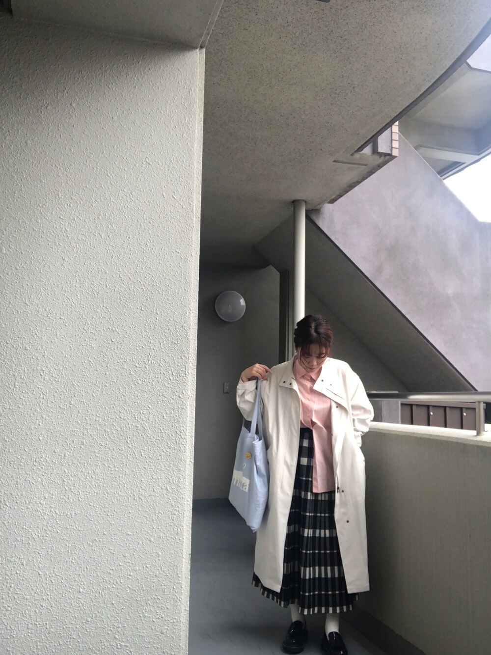 「お出かけコーデ、オトナカワイイ」｜「しまむらのアイテム（スカート、ブラック系）」を使った、AYUMIさん（レディース・159cm）の冬コーディネートの1枚目の写真