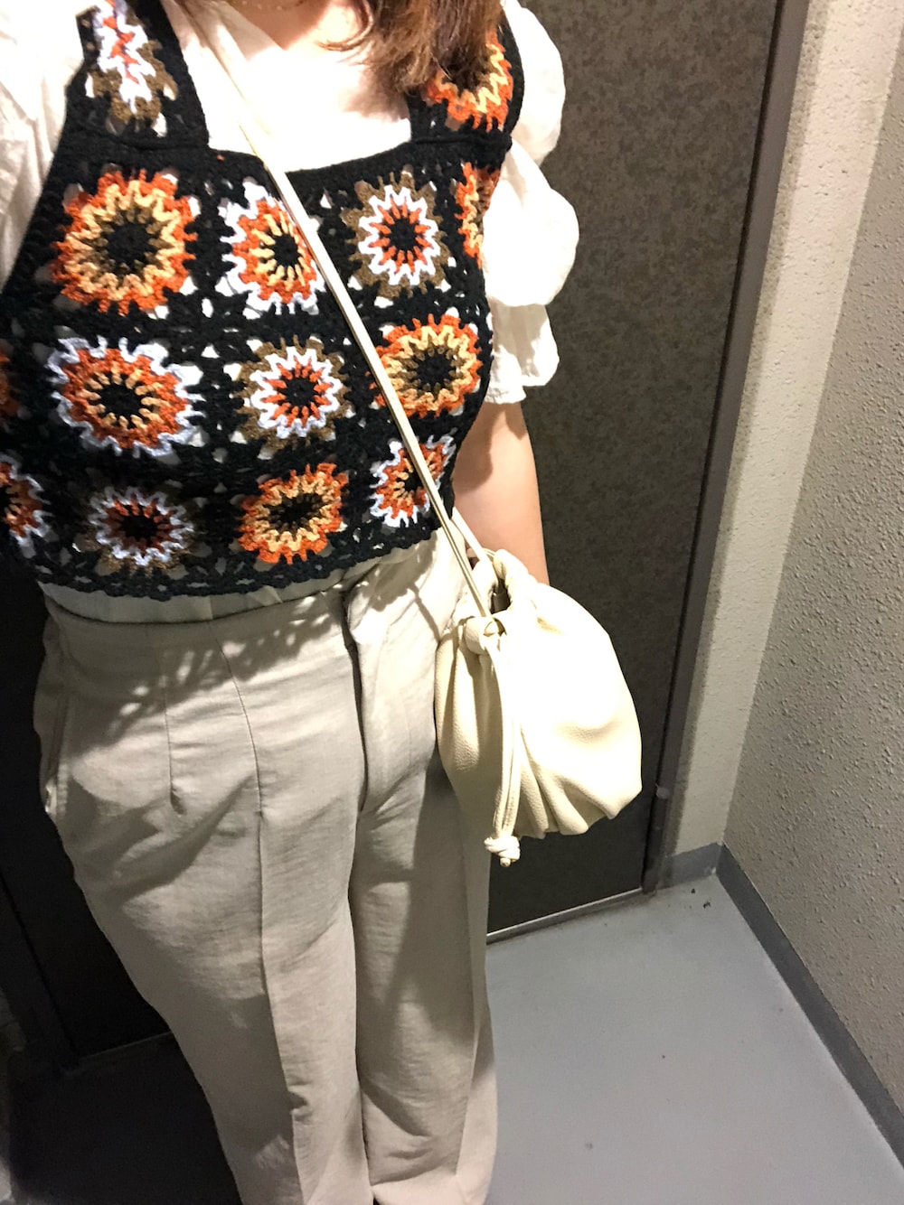「初秋コーデ、大人カジュアル、休日コーデ」｜「SENSE OF PLACE by URBAN RESEARCHのアイテム（その他パンツ、ベージュ系）」を使った、AYUMIさん（レディース・160cm）の秋コーディネートの1枚目の写真