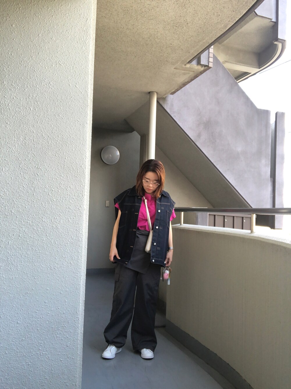「大人カジュアル」｜「UNIQLOのアイテム（Tシャツ/カットソー、ピンク系）」を使った、AYUMIさん（レディース・159cm）の冬コーディネートの1枚目の写真