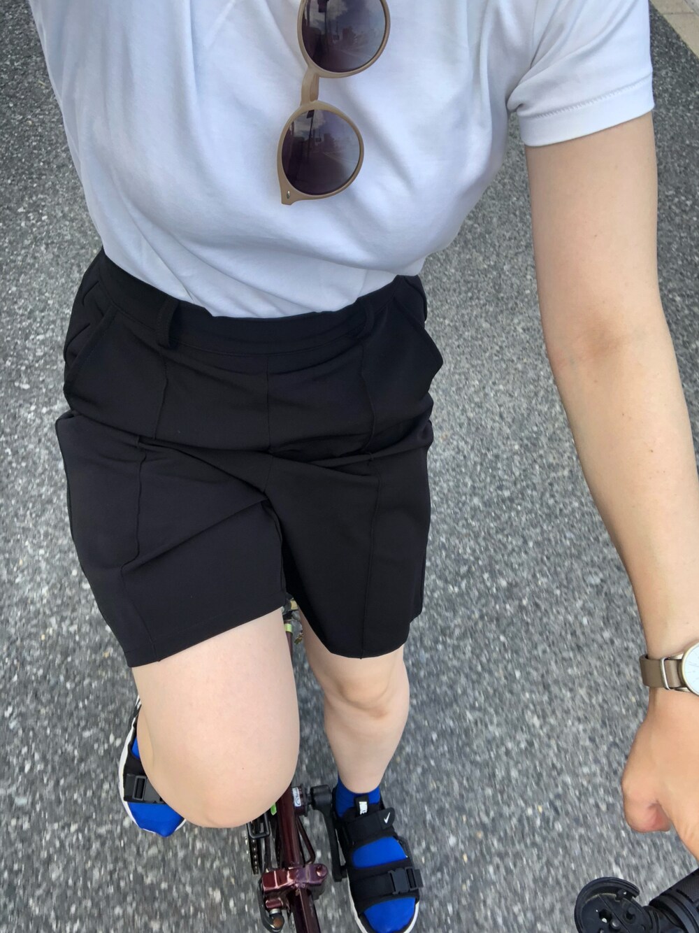 「パンツスタイル、カジュアル、おしゃれさんと繋がりたい」｜「UNIQLOのアイテム（Tシャツ/カットソー、ホワイト系）」を使った、AYUMIさん（レディース・160cm）の夏コーディネートの1枚目の写真