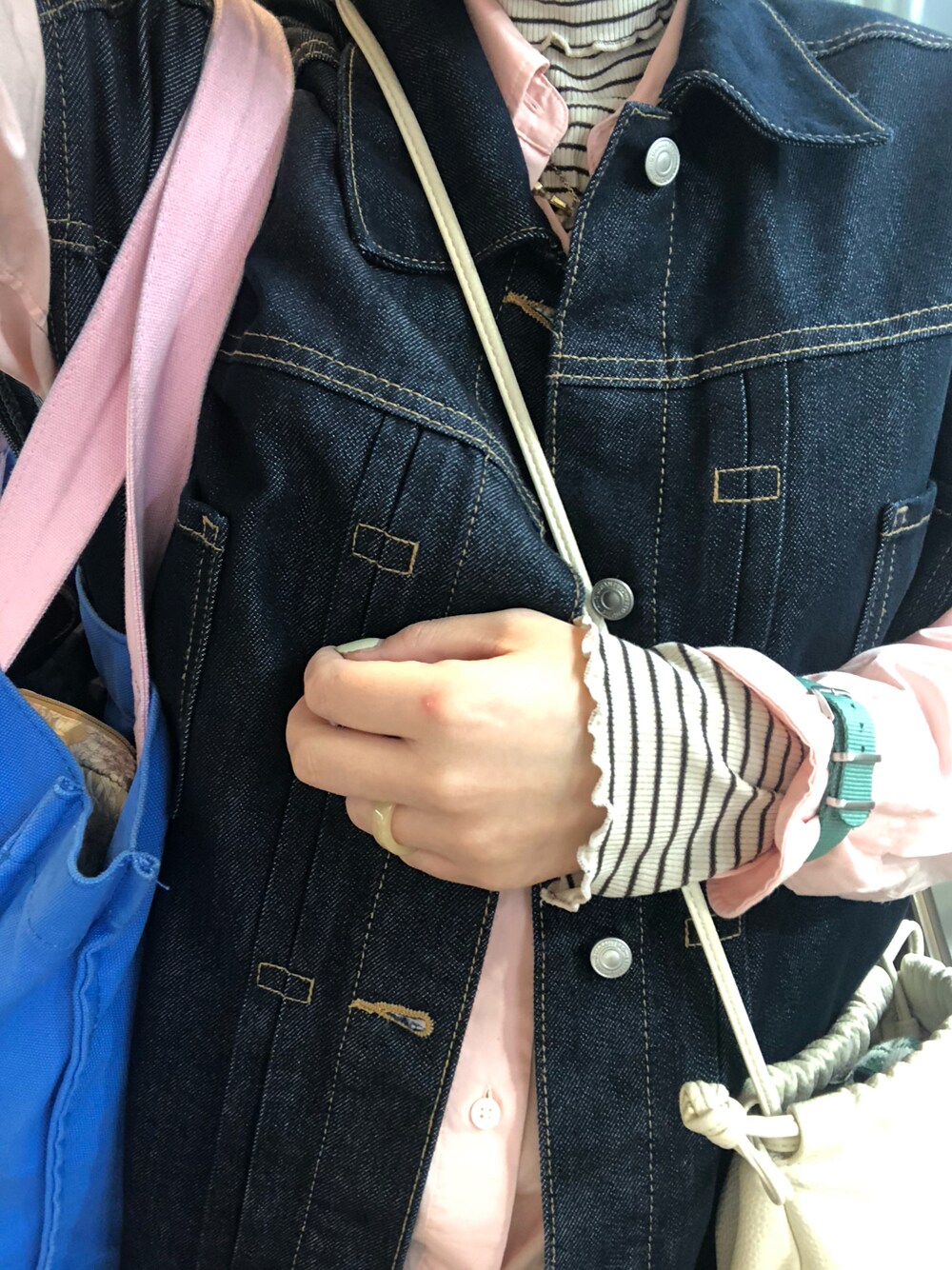 「休日コーデ、秋服、カジュアルコーデ」｜「UNIQLOのアイテム（ニット/セーター、ベージュ系）」を使った、AYUMIさん（レディース・160cm）の秋コーディネートの1枚目の写真