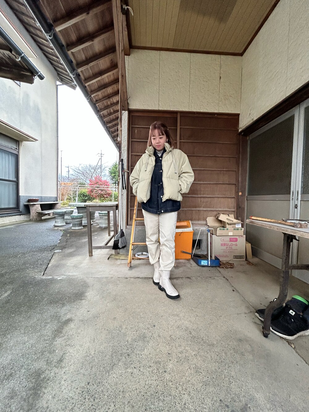 「冬のコーデ、オトナカジュアル」｜「しまむらのアイテム（チノパンツ、ベージュ系）」を使った、AYUMIさん（レディース・160cm）の冬コーディネートの1枚目の写真