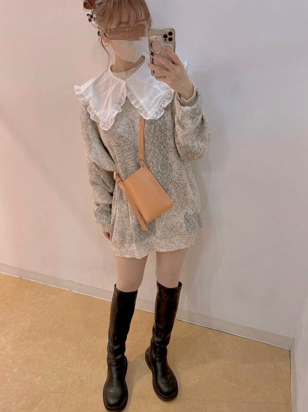「古着、ニット、ビッグシルエット、ブーツ、ブラック、ショルダーバッグ、ロングブーツ、オレンジ、オーバーサイズ、つけ襟、低身長、雨の日コーデ、ミニワンピ、秋冬コーデ、いいね、save、フォローお願いします🤑」｜「sangoのアイテム（ショルダーバッグ、オレンジ系）」を使った、𝘺𝘶𝘮𝘪さん（レディース・152cm）の秋コーディネートの1枚目の写真