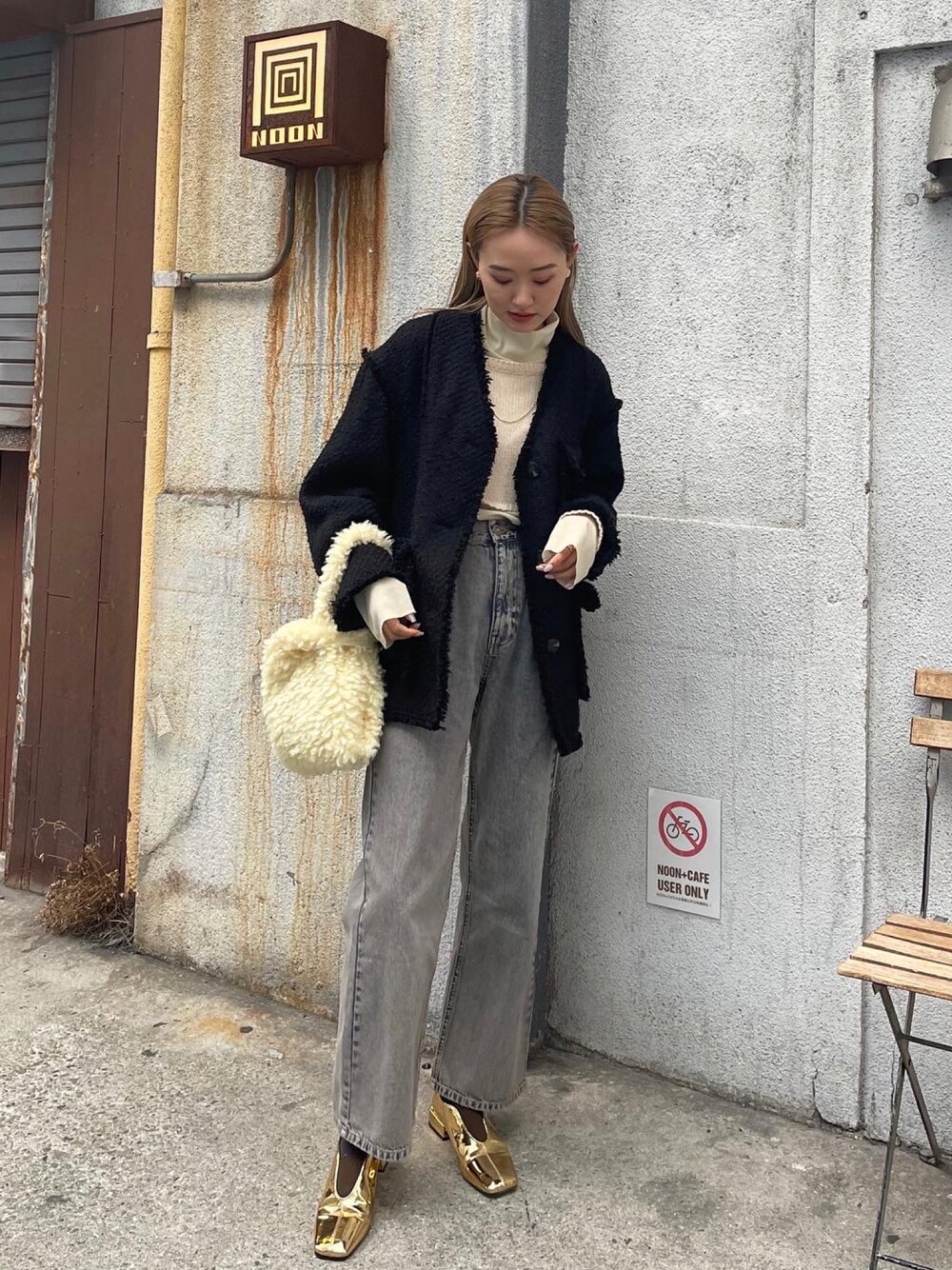 「休日スタイル、レイヤードスタイル、ootd、イエロー、ツイードジャケット、シアートップス、オトナカジュアル」｜「RODEO CROWNS WIDE BOWLのアイテム（デニムパンツ、ブルー系）」を使った、reinaさん（レディース・165cm）の冬コーディネートの1枚目の写真