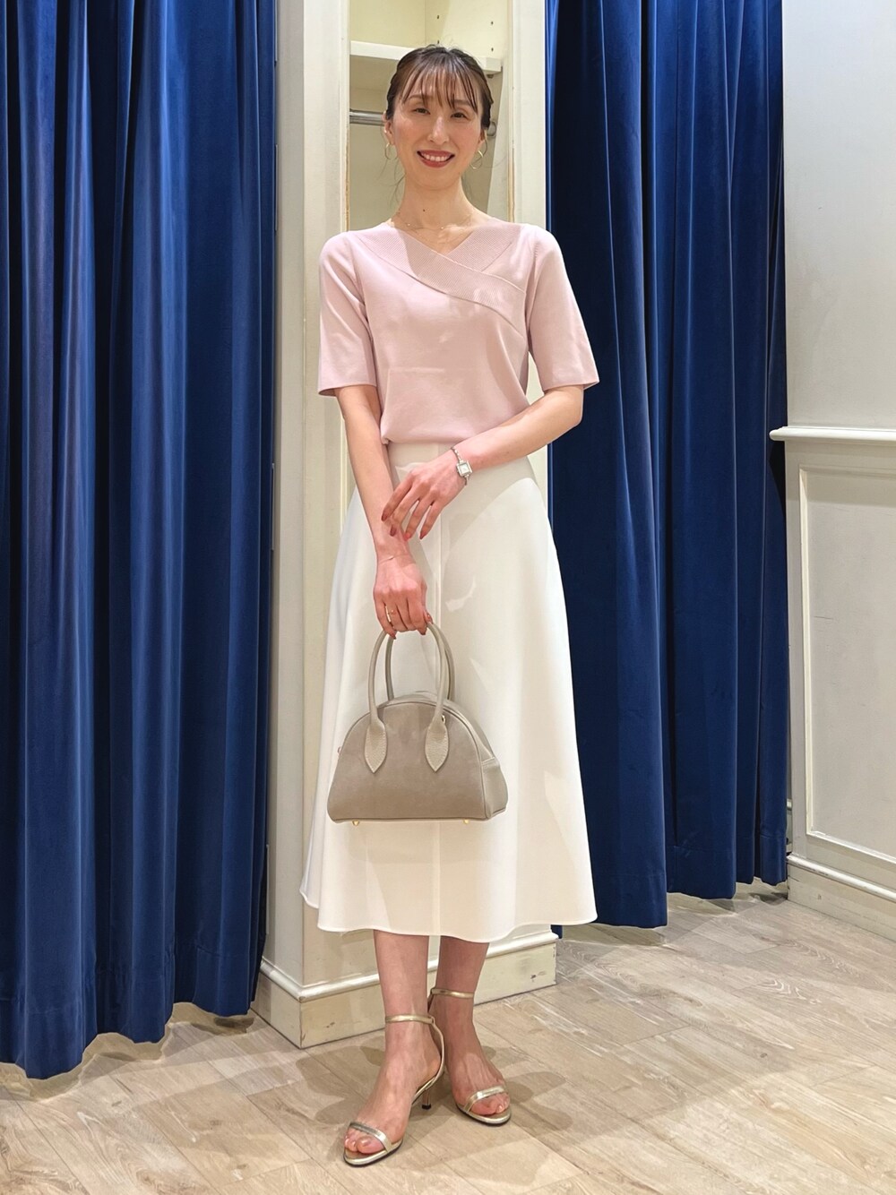 「春色、春めき満開コーデ、春、きれいめコーデ、ニット、カシュクール、ピンク、ピンクコーデ、フレアスカート、スカート、スカートスタイル、大人かわいい、ノーリーズ、春コーデ、オフィスカジュアル」｜「NOLLEY’S Sophiの《手洗い可能》カシュクール風5分袖プルオーバーニット（ニット/セーター、ピンク系）」を使った、nol ikeoさん（骨格ウェーブ・レディース・160cm）の春コーディネートの1枚目の写真