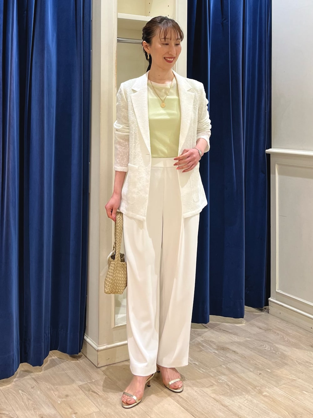 「春色、春めき満開コーデ、シアートップス、大人カジュアル、春服コーデ、カラーコーデ、春カラー、大人コーデ、テーラードジャケット、ホワイトコーデ、ジャケット、ジャケットスタイル、ノーリーズ、イージーパンツ、きれいめカジュアル」｜「NOLLEY’Sの《セットアップ対応》ウォッシャブルツイルイージータックワイドパンツ（その他パンツ、ホワイト系）」を使った、nol ikeoさん（骨格ウェーブ・レディース・160cm）の春コーディネートの1枚目の写真