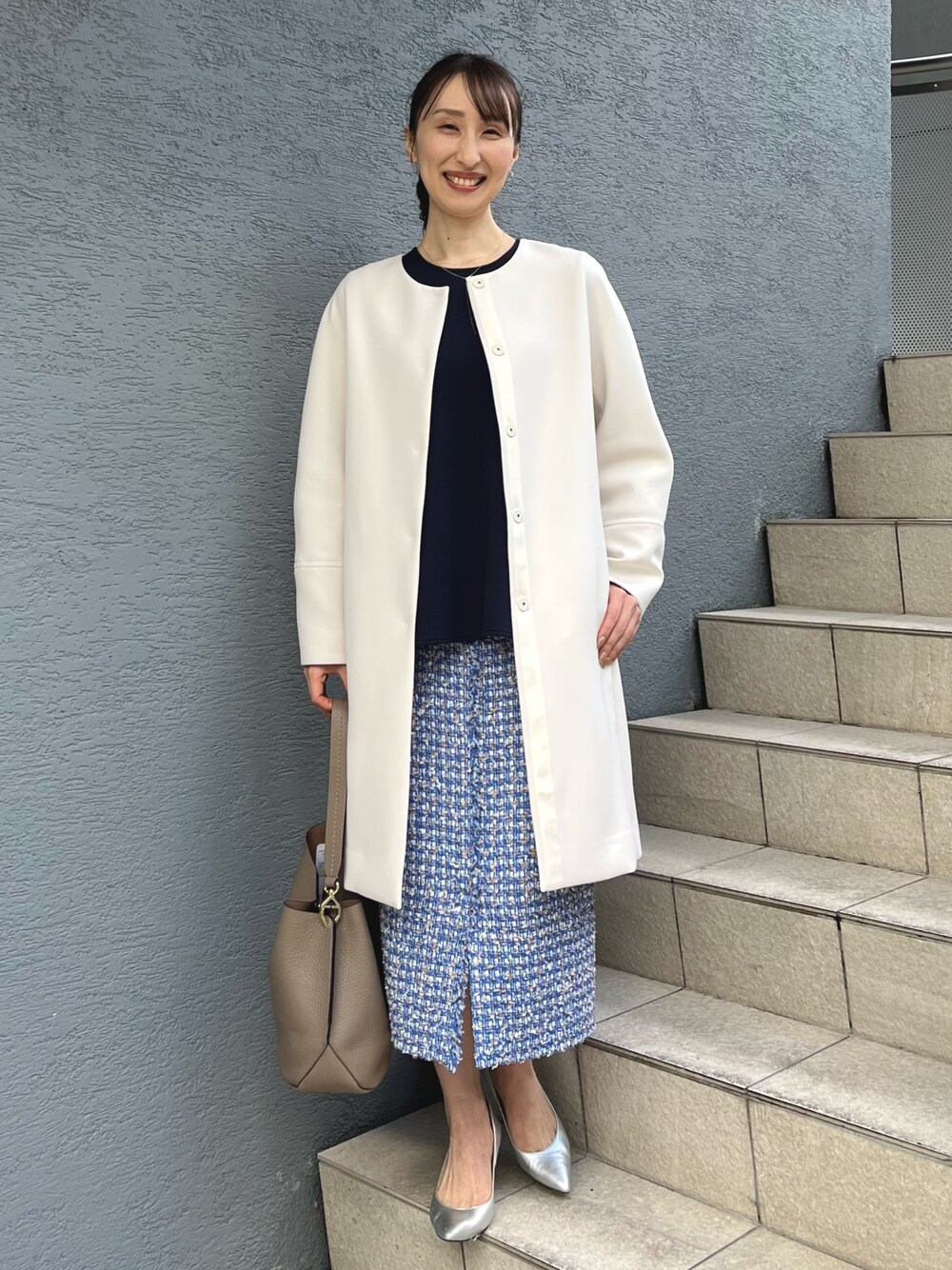 【新品】ノーリーズ 軽量 トリプルクロス サテン切替 ノーカラーコート 着映え白 ウォッシャブル軽量トリプルクロスサテン切替クルーネックコートを使っ