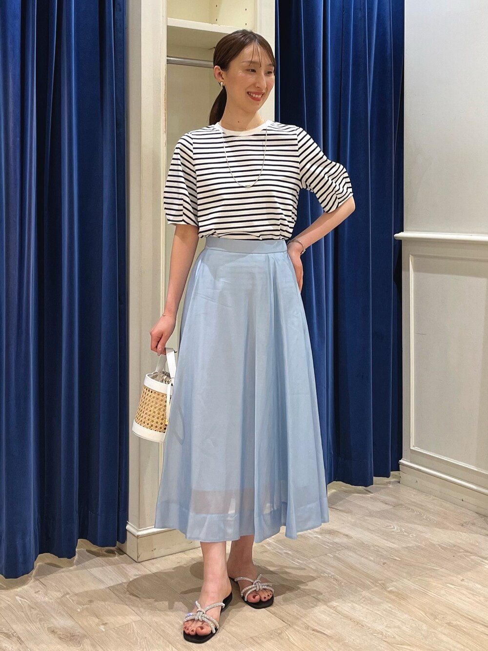 「パステルカラー、春夏コーデ、夏コーデ、カットソー、ボーダー、ボーダートップス、パフスリーブ、Tシャツ、シアー、フレアスカート、スカート、きれいめカジュアル、ノーリーズ、かごバッグ、マリン」｜「NOLLEY’S Sophiのパドルクリップイヤリング&イヤーカフ（イヤリング、シルバー系）」を使った、nol ikeoさん（レディース・160cm）の春コーディネートの1枚目の写真