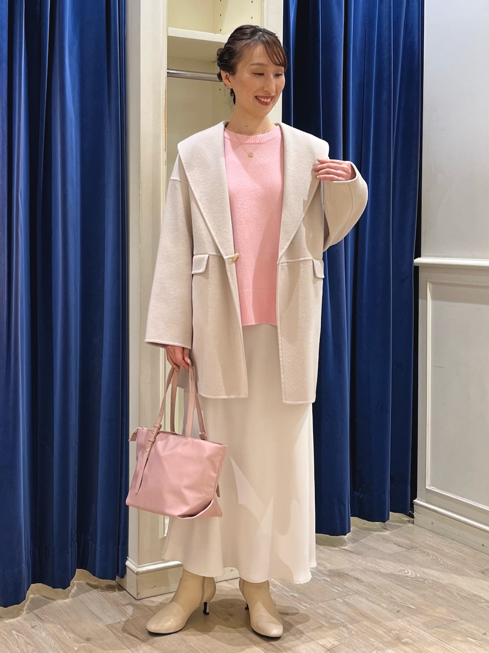 「冬コーデ、マイベストコーデ2024、冬、大人可愛い、ピンク、ピンクコーデ、ショールカラー、ナロースカート、ロングスカート、スカートコーデ、スカート、ニット、ノーリーズ、セーター、きれいめカジュアル」｜「NOLLEY’Sの【grace grace/グラスグラス】10K ペタルチェーンピアス（ピアス（両耳用）、ゴールド系）」を使った、nol ikeoさん（骨格ウェーブ・レディース・160cm）の冬コーディネートの1枚目の写真