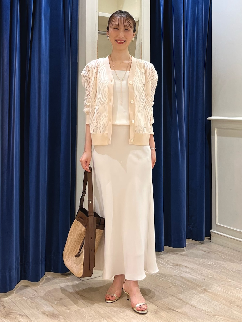 nol ikeoさんの「《セットアップ対応》《手洗い可能》チュール刺繍Vネックカーディガン（Rie Miller）」を使ったコーディネートの1枚目の写真