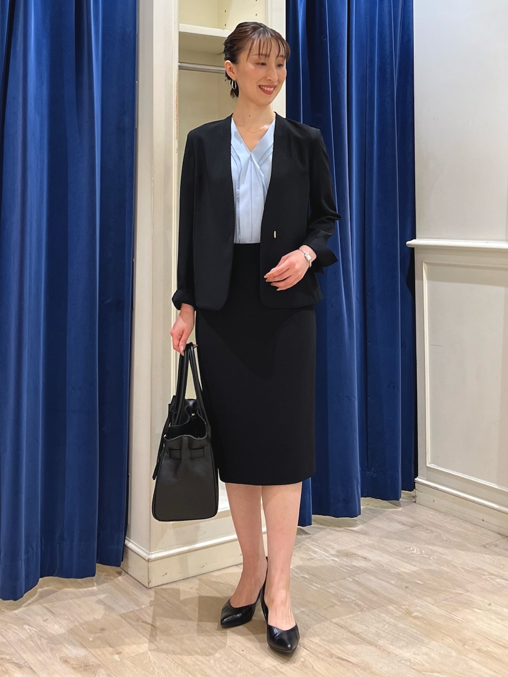 「モノトーン、トートバッグ、大人女子、スーツ、スーツスタイル、ジャケット、ジャケットスタイル、ノーカラージャケット、タイトスカート、通勤コーデ、キレイめ、ノーリーズ、ブラック、オケージョン、フォーマル」｜「NOLLEY’S Sophiの《セットアップ対応》ウォッシャブル強撚ライトジャケット（ノーカラージャケット、ブラック系）」を使った、nol ikeoさん（骨格ウェーブ・レディース・160cm）の春コーディネートの1枚目の写真